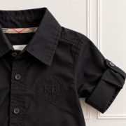 Black boys’ shirt in stretch poplin with classic collar, tartan neck trim, roll-up sleeve and embroidered KB monogram.